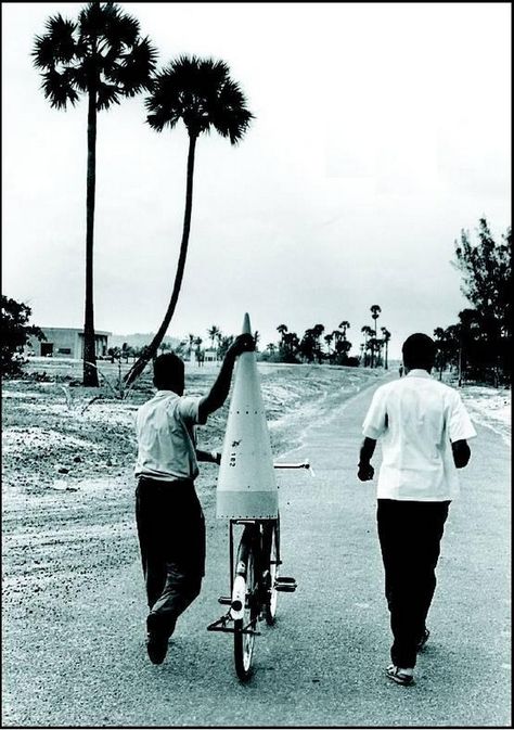 India's First Rocket Brought on cycle. Amazing.Hardworking Mr. Kalaam Salute to you. Isro India, Facts About India, Indian Space Research Organisation, What The Fact, About India, India Facts, Abdul Kalam, Henri Cartier Bresson, Mind Blowing Facts