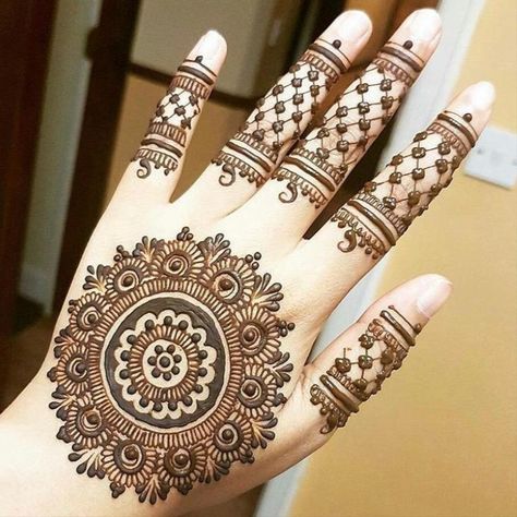 beautiful mehndi henna designs, we have professional henna artist avaibale that can do the mehndi at very affordable price. Mandala Mehandi Designs, Mehendi Circle, Mandy Design, Easy Mehendi, Mehndi Cone, Henne Tattoo, Eid Mehndi, Henna Inspo, Henna Drawings