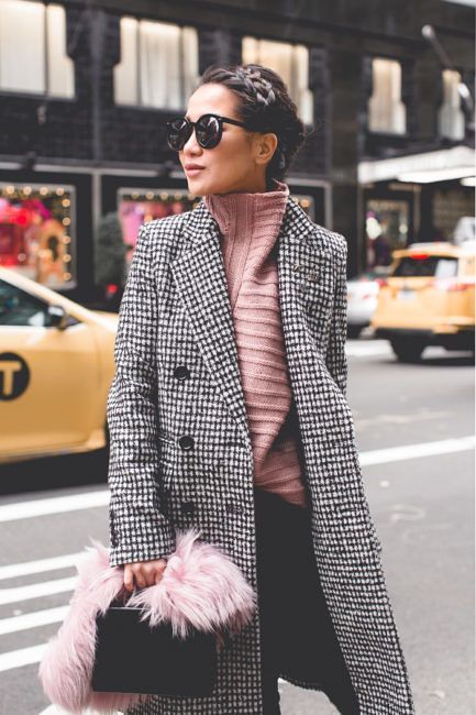 I love houndstooth and like this length of coat/jacket. Holiday Noir :: Houndstooth pattern Pijamas Women, Wendy's Lookbook, Mode Prints, Look Rose, Houndstooth Coat, City Fashion, Classic White Shirt, Coat Outfit, Black Leather Skirts