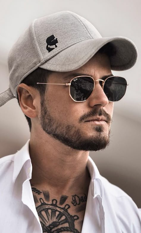 Cool Sunglasses For Men, Men’s Sunglasses, Carhartt Fits, Sunglasses Pose, Patchy Beard Styles, Rayban Sunglasses Mens, Best Mens Sunglasses, Beige Cap, Glasses Outfit