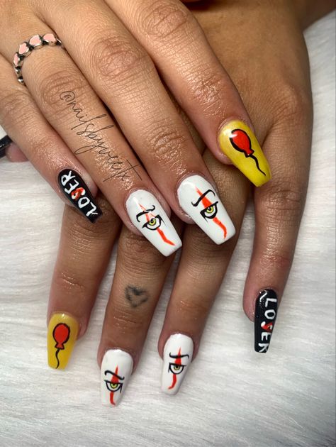 It Nails Clown, It Nail Art Stephen King, It Movie Nails, Stephen King Nails, It Clown Nails, It Nails Stephen King, Penny Wise Nails, Pennywise Nail Art, Movie Inspired Nails