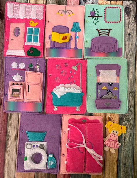 Diy Felt Doll House, Felt Dollhouse, Toddler Activity Book, Felt Doll House, Diy Busy Books, Felt Story, Fabric Doll House, Dollhouse Books, Felt Creations