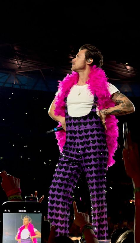 Harry Styles Purple Outfit, Harry Styles Purple, Harry Styles Love On Tour Outfits, Harry Styles Wembley, Hslot 2023, Love On Tour Outfits, Harry Styles Concert, Best Night Of My Life, London Tours