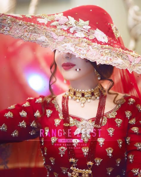 Dulhan Photo, Dulhan Dp, Bride Pic, Bride Photos Poses, Desi Wedding Dresses, Beautiful Blonde Hair, Bridal Dresses Pakistan, Fancy Wedding Dresses, Beautiful Pakistani Dresses