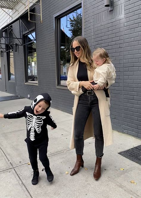 Comfy Mom Outfits, Fall Mom Style, Casual Mom Outfit Ideas, Fall 2020 Mom Outfits Moms On The Go Outfits, New Yorker Style Outfits, New Mom Look, Chic Mom Aesthetic, Fall Mom Outfits, Young Mom Outfits, Easy Mom Style, Comfy Mom Outfits, Cool Fall Outfits