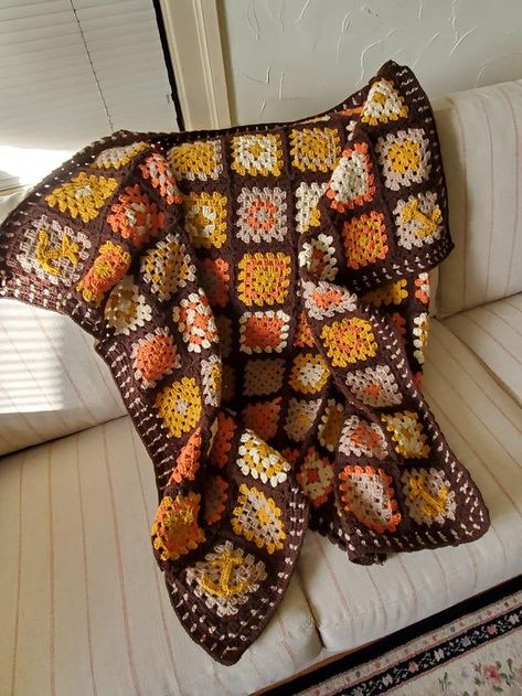 Crochet Blanket One Color, Crochet Room Decor Aesthetic, Crochet Blanket Aesthetic, 70s Crochet Blanket, Aesthetic Crochet Blanket, Crochet Blanket Designs, Smart Auto, Crochet Fall, Crochet Inspo