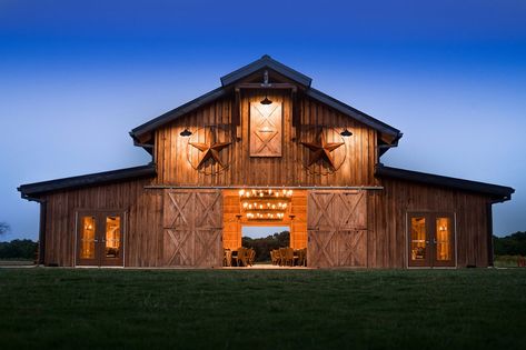 Timberlyne | Kalahari Event Barn Dream Barn Stables, Barn House Kits, Post And Beam Barn, Beam Structure, American Barn, Barn Shop, Log Home Floor Plans, Barn House Design, Building A Cabin