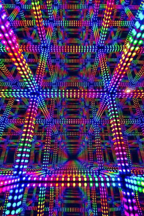 Infinity Mirror Diy, Trippy Pictures, Iphone Dynamic Wallpaper, Trippy Visuals, Cool Optical Illusions, Infinity Mirror, Trippy Wallpaper, Another Dimension, Edgy Wallpaper