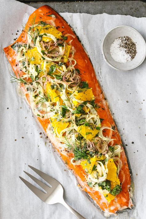 This slow roasted salmon with fennel, orange, and loads of herbs makes for a delicious and easy summer dinner recipe! Salmon With Fennel, Slow Roasted Salmon, Healthy Easter Recipes, Platter Ideas, Easy Summer Dinners, Fish Platter, Salmon Dinner, Fennel Salad, Summer Recipes Dinner