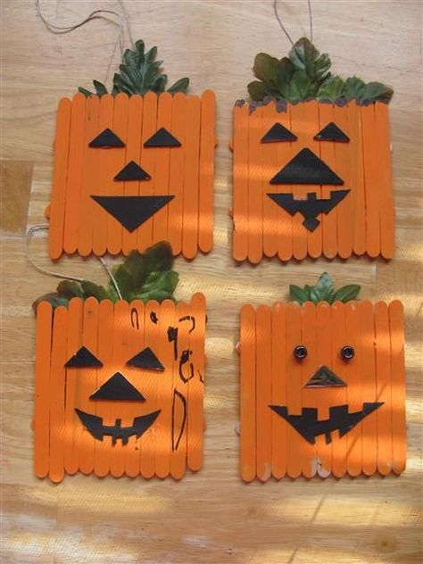 We Made Halloween Pumpkin Decorations! - Mom on Purpose - Crazy by Accident - What To Expect Blogs Dekorasi Halloween, It's Tuesday, Fun Fall Crafts, Labu Halloween, Adornos Halloween, Easy Halloween Crafts, It's Monday, Pumpkin Halloween Decorations, Popsicle Stick Crafts