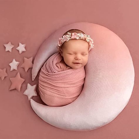 Newborn Christmas Photography, Newborn Posing Pillow, Photography Pillow, Baby Pictures Newborn, Newborn Photography Poses, Newborn Studio, Infant Boy, Infant Photography Props, Baby Poses