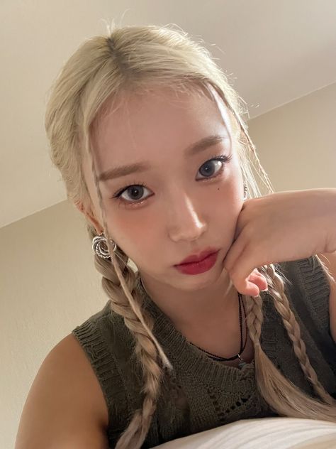 ً on Twitter: "230630 🐰💭 https://t.co/8RMfuaFwa5" / Twitter Starting From The Bottom, It's Going Down, Icons Kpop, First Girl, Chinese Zodiac, Zodiac Sign, Kpop Girls, Girl Group, Bubbles