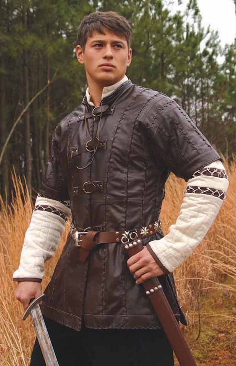 I like this for Macduff. I like the leather design. Gaun Abad Pertengahan, Medieval Hairstyles, Medieval Clothes, Medieval Costume, Medieval Clothing, Medieval Dress, Fantasy Costumes, Medieval Fashion, Historical Costume