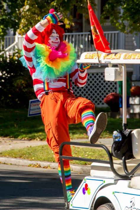 Clown Aesthetic Outfit Male, Clown Outfit Male, Clown Pose Reference, Silly Clown, Clown Pants, Clowncore Aesthetic, Clown Stuff, Clown Pics, Clown Suit