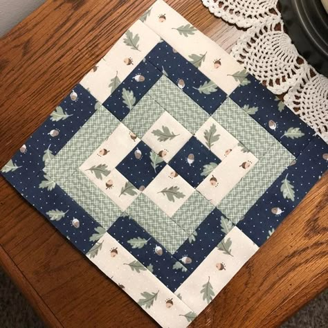 Patchwork Quilting Designs, Quilt Blocks Easy, Table Runners Patterns, Quilt Block Ideas, Quilted Table Runners Patterns, Quilting Designs Patterns, Quilt Square Patterns, Scrappy Quilt Patterns, Quilt Sewing Patterns