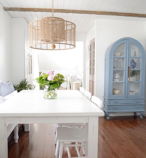 https://www.instagram.com/p/CQERk3GHiFi/?utm_medium=share_sheet Coastal Dining Room, Coastal Kitchen, Statement Pendant, Rustic Industrial, Open Weave, Florida Home, Natural Jute, Light Chandelier, Coastal Homes