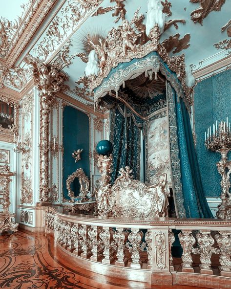 Linderhof Palace, Medieval Love, Beautiful Palace, Royal Room, Drawing Model, Fantasy Rooms, Victorian Aesthetic, French Architecture, Apartment Architecture