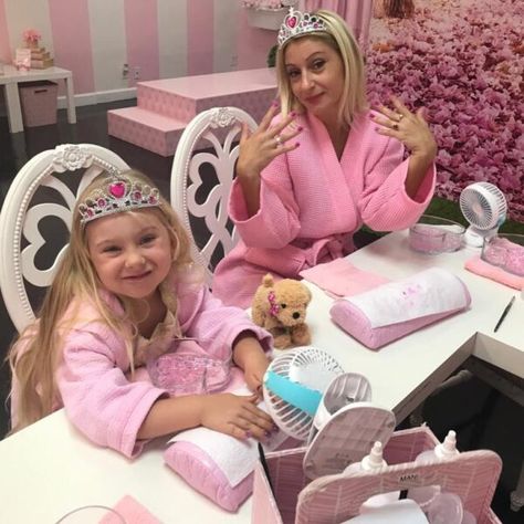 Mommy and Me Spa | Little Princess Spa® Jacksonville Getting A Pedicure, Spa Day For Kids, Mommy And Daughter, Birthday Party Places, Kids Spa, Mini Spa, Spa Packages, Mini Facial, Best Spa