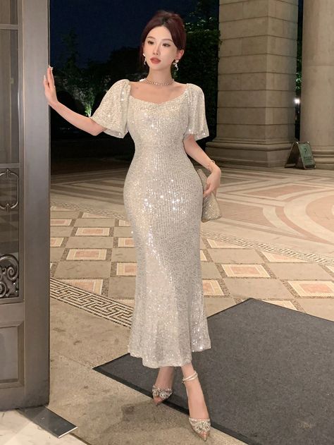 Birthday Bodycon Dress, Modest Party Dresses, Bodycon Dress Outfit Party, Long Sparkly Dresses, Dress Outfits Party, Glittery Dress, Glitter Shorts, Body Con Dress Outfit, Costumes Ideas