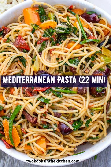 This light Mediterranean Pasta is inspired by Mediterranean flavors of garlic, olives, lemon, basil and tomatoes. It's a great weeknight vegetarian meal in under 30 minutes. #mediterraneanpasta #easypastameals #easyweeknightmeals Mediterranean Spaghetti Salad, Mediterranean Pasta Dishes, Csiro Recipes, Mediterranean Pasta Recipes, Mediterranean Spaghetti, Garlic Olives, Mediterranean Diet Recipes Breakfast, Pasta And Veggies, Mediterranean Diet Food List