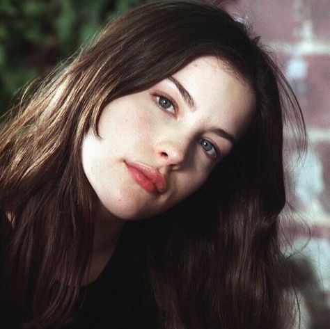 Liv Tyler Hair, Liv Tyler 90s, Mia Tyler, Stealing Beauty, Olivia Hussey, Alicia Silverstone, Liv Tyler, Steven Tyler, Sarah Michelle Gellar