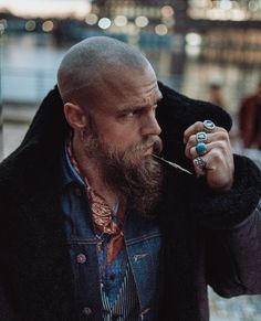 Barba Hipster, Bald Men With Beards, Bald Men Style, Best Beard Styles, Bald With Beard, Bald Man, Beard Tattoo, Bald Men, Beard Styles For Men