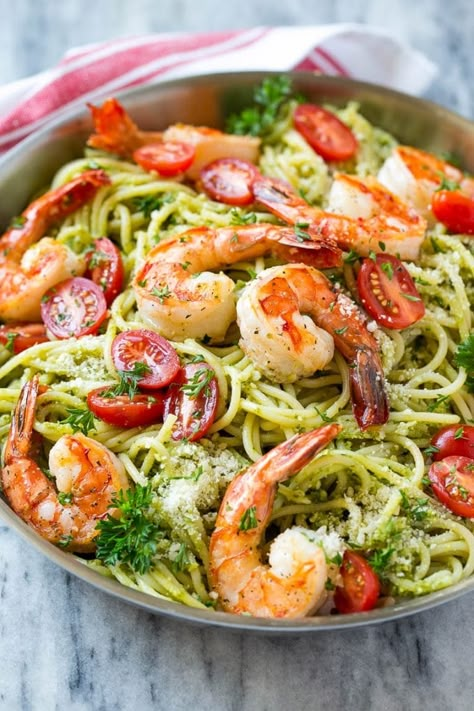 A pan of shrimp pesto pasta topped with tomatoes, parmesan cheese and parsley. Shrimp And Pesto, Shrimp Pesto Pasta, Basil Pesto Pasta, Pesto Pasta Recipe, Sauteed Chicken Breast, Salad Appetizer Cups, Pesto Shrimp, Appetizer Cups, Boiled Chicken Breast