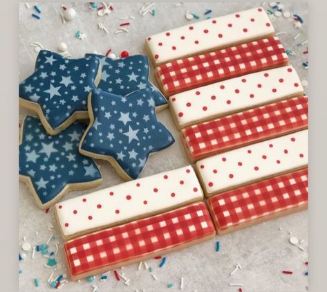 Diy Sugar Cookies, Happy Flag Day, Patriotic Cookies, Cookies Cupcake, Cookie Sticks, Royal Iced Cookies, Custom Cookie, Sugar Cookie Designs, Summer Cookies