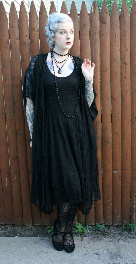 20s influences Strega Fashion Plus Size, 1920 Dance, Goth Plus Size, Witch Clothes, Outfit Rock, Goth Things, Goth Outfit Ideas, Strega Fashion, Rad Clothes