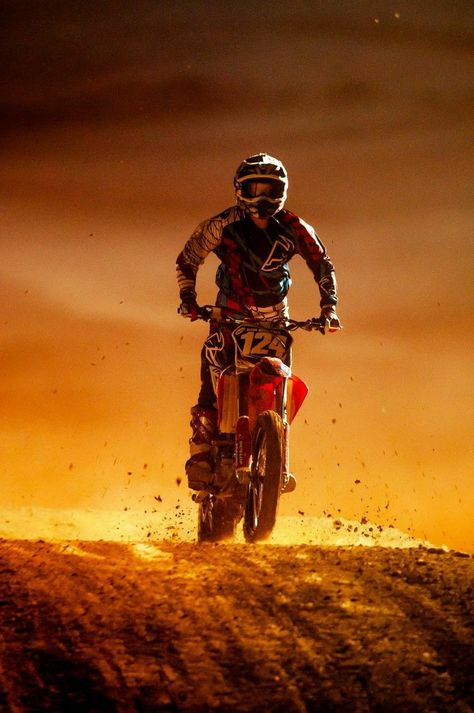 Dirtbike Pics, Tattoo For Leg, Motocross Photography, Moto Wallpapers, Bike Couple, Biker Photography, Motocross Love, Cool Dirt Bikes, Image Moto