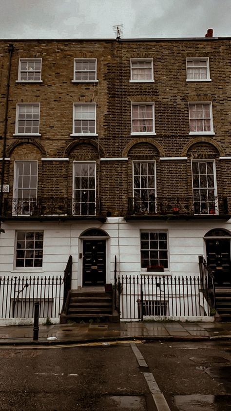 12 Grimmauld Place Aesthetic, Remus Lupin House, Sirius Black House, Black Family House, 12 Grimmauld Place, Harry Potter Sirius Black, Aesthetic Marauders, Grimmauld Place, House Of Black