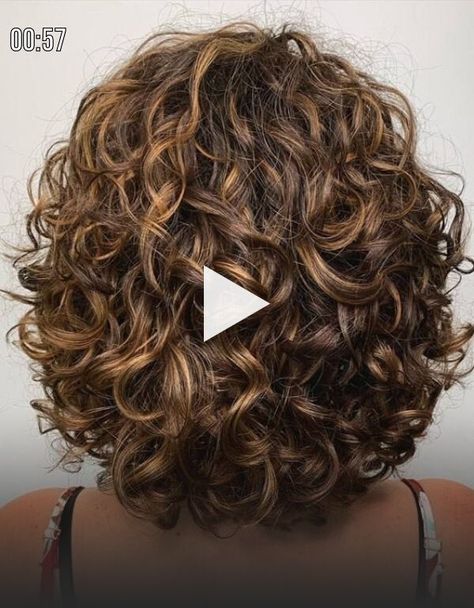 Curly Bob Haircut Inspirations for Beautiful Curls Bob Riccio, Shoulder Length Curly Hair, Bob Haircut Curly, Curly Hair Photos, Curly Hair Updo, Short Curly Haircuts, Medium Curly Hair Styles, Haircuts For Curly Hair, Curly Hair Inspiration