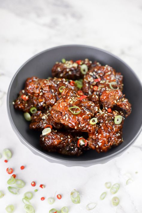 An easy Korean Fried Chicken Recipe with a spicy soy, gochujang and garlic glaze Easy Korean Fried Chicken, Korean Fried Chicken Recipe, Gochujang Sauce, Buttermilk Chicken, Fried Chicken Recipe, Korean Fried Chicken, Chicken Bites, Food Board, Idea Board