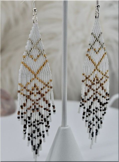 White And Gold Beaded Earrings, Fringe Earring Designs, Beaded Patterns Native, Fringe Earrings Diy Seed Beads, Elegant Fringe Earrings, Holiday Beaded Earrings, Boho Beaded Jewelry, Beaded Fringe Earrings Pattern, Seed Bead Patterns Free Earrings