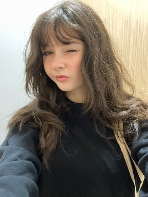 Long Hair With Bangs Wavy, Bangs For Long Wavy Hair, Long Hair And Fringe, Bangs On Frizzy Hair, Frizzy Bangs, Cottagecore Bangs, Long Wavy Hair Bangs, Wispy Bangs Thick Wavy Hair, Natural Wavy Hair Bangs