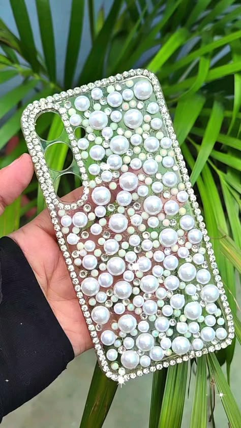 diy Beautiful phone cover making at home / full video d#phonecaseideas #phonecover #diy #diyhomedecoronabudget #handmade ekhne ke liye mere youtube channel ko Subscribe Kare or video achhi lage Like kare Phone Cover Making, Handmade Mobile Cover, Diy Mug Designs, Resin Phone Case, Phone Accessories Diy, Phone Case Diy Paint, Diy Phone Case Design, Crystal Phone Case, Hand Knitting Diy