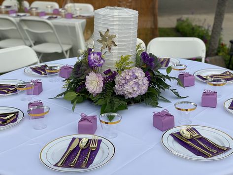 Dining table centerpieces