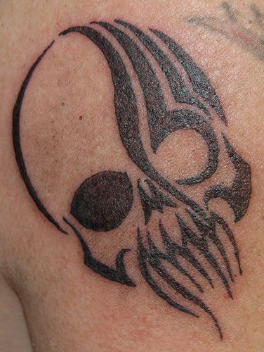 Skull tattoo, wrist side Skull Henna Design, Henna Skull Designs, Skull Henna Tattoo, Henna Skull, Henna Tattoo Wrist, Henna For Boys, Halloween Henna, Men Henna Tattoo, Henna Practice