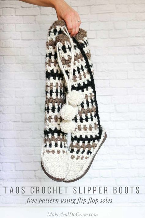 I love these! This free crochet mukluk pattern is the perfect treat for your feet this season! These crochet slipper boots are made with Lion Brand Wool-Ease Thick & Quick and use flip flops for soles. Mukluks Pattern, Mukluk Pattern, Crochet Slippers Adult Free Pattern, Quick Crochet Gifts, Crochet Slipper Boots, Crochet Flip Flops, Easy Crochet Slippers, Slipper Pattern, Crochet Slipper