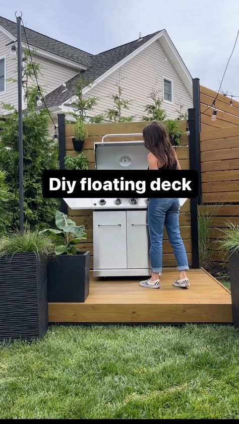 Floating deck for the backyard grill Backyard Grill, Small Grill, Wood Grill, Diy Grill, Floating Deck, Grill Station, Backyard Grilling, Deck With Pergola, Diy Deck