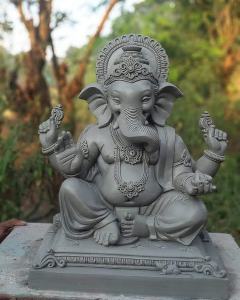 Ganesh Ji Murti For Ganesh Chaturthi, Ganesha Model With Clay, Cute Ganesh Murti, Ganesh Idol With Clay, Homemade Ganpati Murti, Ganesh Idol Making, Ganesh Clay Art, Ganpati Idol At Home, Ganesh Murti Clay