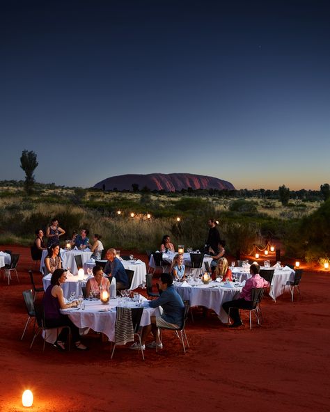 From fine bush tucker dining to cheap barbecue cook-ups, you’ll be ready to devour the desertscape once you’ve read about our top Ulur̲u restaurants and dining experiences. Outback Wedding, Ayers Rock Australia, Outdoor Evening, Fun Places To Visit, Australian Road Trip, Interior Restaurant, Amazing Hotels, Secret Escapes, Ayers Rock