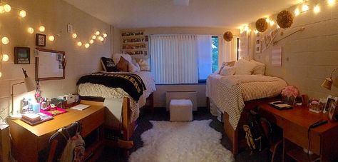 Appalachian State dorm room #dorm #appalachian #college College Dorm Organization, Dorm Room Checklist, College Dorm Room Inspiration, University Dorms, Dream Dorm, Appalachian State University, Dorm Sweet Dorm, Dorm Room Hacks, App State