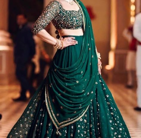 Lehenga Dark Green, Lehanga Designs Latest Party Wear, Lehanga Designs Latest For Wedding, Party Wear Lehenga Designs, Indian Bridesmaids Outfits, Dark Green Lehenga, Buy Lehenga Online, Bridesmaids Outfits, Stylish Lehenga