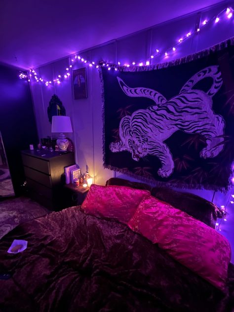 Tiger Bedroom Ideas, Cheetah Themed Bedrooms, Tapestry Dorm, Purple And Cheetah Bedroom, Tiger Bedroom, Cheetah Print Room, Cheetah Print Room Ideas, Leopard Print Room, Cheetah Print Bedroom