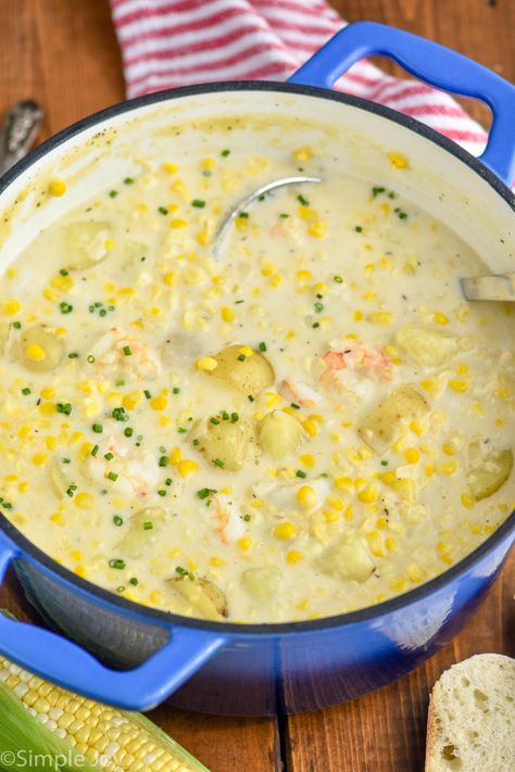 This creamy Shrimp and Corn Chowder is full of delicious comforting flavors, while still being easy to make. With my simple instructions, you will feel like a master chef without breaking a sweat. Shrimp And Corn Chowder, Shrimp Soup Recipes, Shrimp And Corn, Shrimp Ceviche Recipe, Bacon Corn Chowder, Shrimp Chowder, Chowder Recipes Seafood, Slow Cooker Casserole, Creamy Shrimp