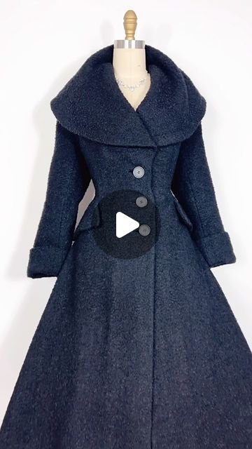 ✨Geronimo Vintage✨ on Instagram: "Vintage 1950s Black Boucle Wool, Large Capelet Shawl Collar, Fit & Flare Princess Coat by “Peck & Peck - New York”.

🖤🍂⛄️🖤🍂⛄️🖤

SIZE: LARGE ( 38-40” Bust / 30-32” Waist / 45” Length ).

ARRIVING SOON.. Comment “Tag” Below if You Would Like a Post Notification 📣 🖤⛄️
..

#vintagecoat #50scoat #princesscoat #peck&peck #vintagepeck&peck #peckandpeck #peckandpeckfifthavenue #vintagelilliann #1950sprincesscoat #1940sprincesscoat #50sprincesscoat #lilliannstylecoat #vintageprincesscoat #1950sfashion #50sfashion #vintagefallfashion #1950scoat #50sprincesscoat #40scoat #sustainablefashion #50sdress #1950sdress #vintageclothingshop #onlinevintageclothing #geronimovintage" 1950s Coat, 1950’s Fashion, Princess Coat, Vintage Princess, Vintage Clothing Online, 50s Dresses, 1950s Dress, Vintage Coat, 50s Fashion