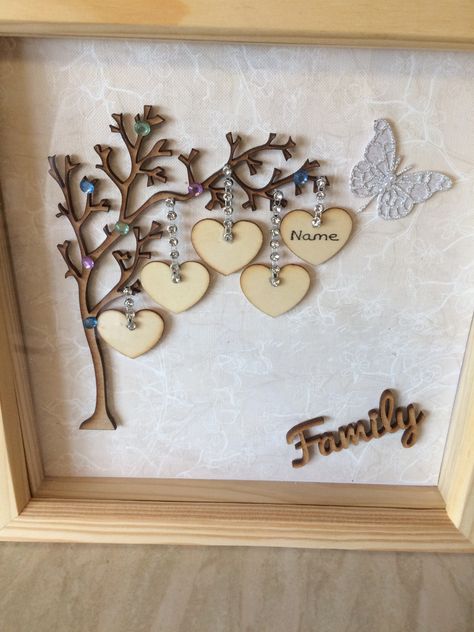 Handmade family tree frame Family Tree Frame Ideas, Family Tree Craft Ideas, Handmade Photo Frames Ideas Creative, Family Tree Art Creative, Frame Ideas Diy, Box Frame Ideas, Family Tree Wall Decor, Family Tree Photo Frame, Family Tree Picture Frames