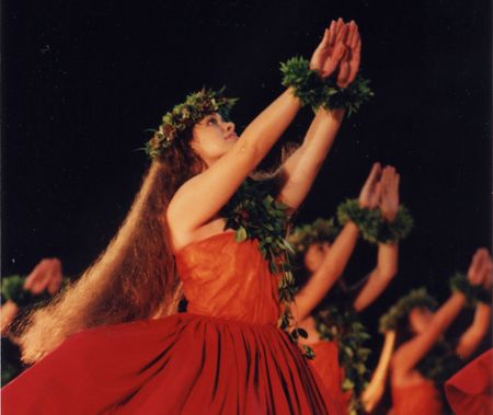 Kahiko Hula Dancer Hula Aesthetic, Hawaiian Culture Aesthetic, Moana Disney Aesthetic, Polynesian Aesthetic, Samoan Women, Hula Dancing, Polynesian Dance, Moana Disney, Hula Dance