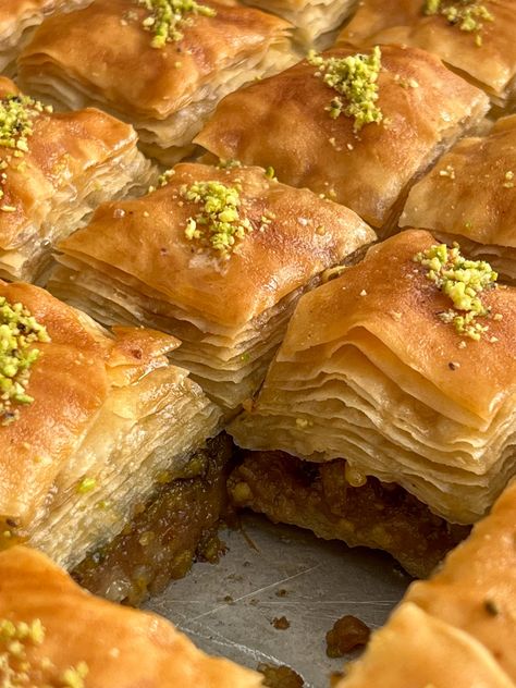 Honey Baklava, Apple And Honey, Lemon Cookies Easy, Ginger Honey Lemon, Apple Honey, Baklava Recipe, Light Breakfast, Recipes From Around The World, Jewish New Year